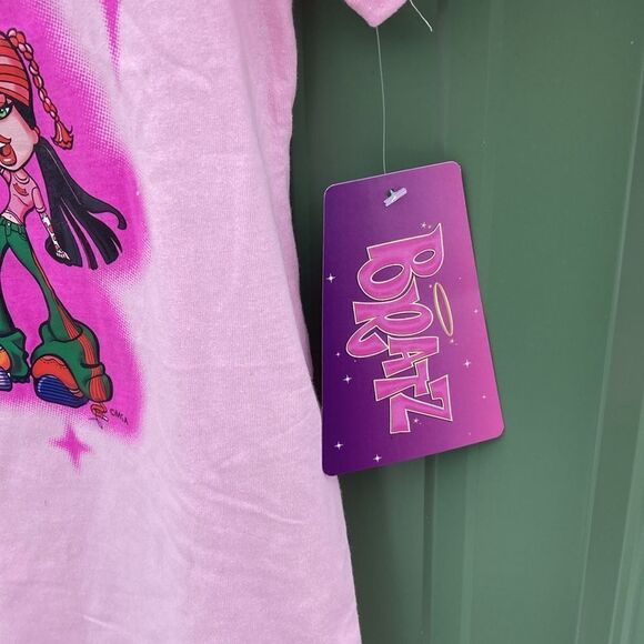 Women’s Juniors' Bratz Graphic Tee with Short Sleeves, Size L - Picture 2 of 6